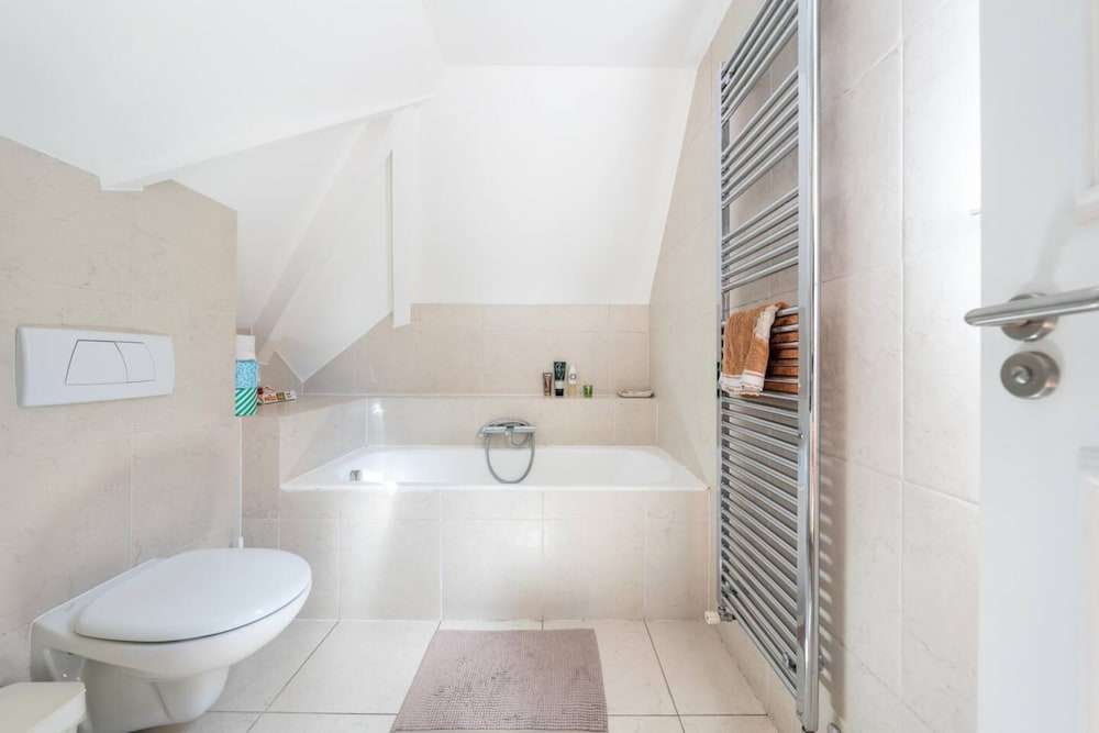 Stunning 3 Bedroom Apartment in Trendy Chalk Farm