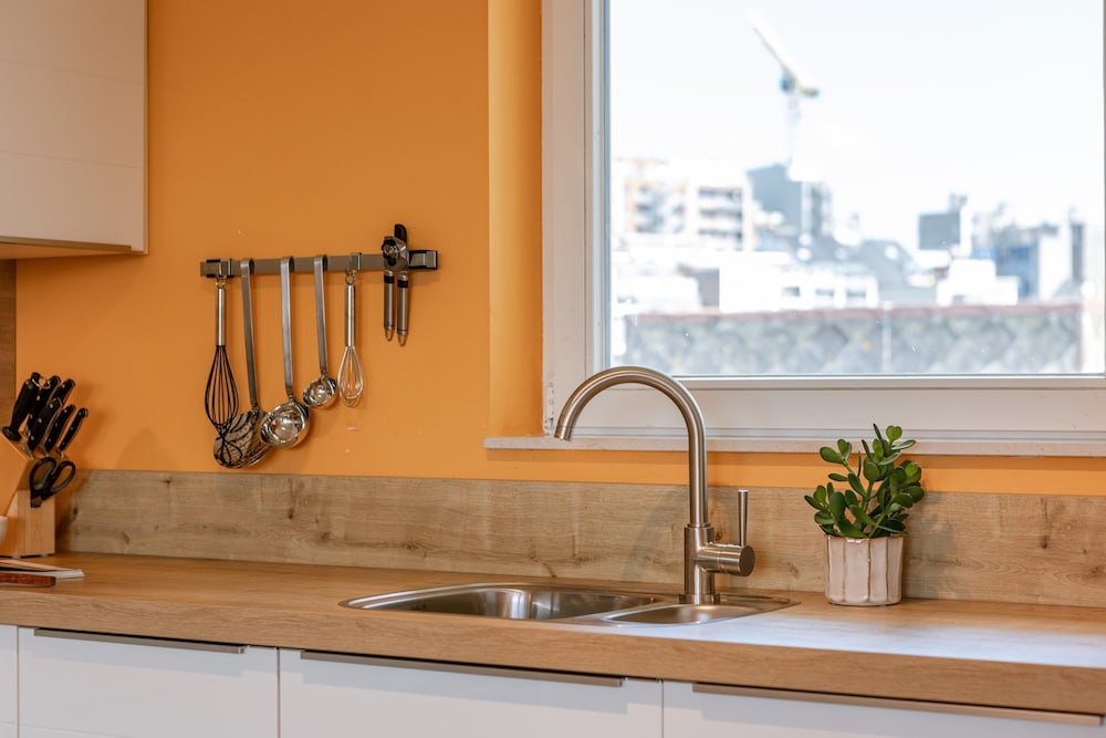 Huswell - Apartment With Sunny Terrace and Parking
