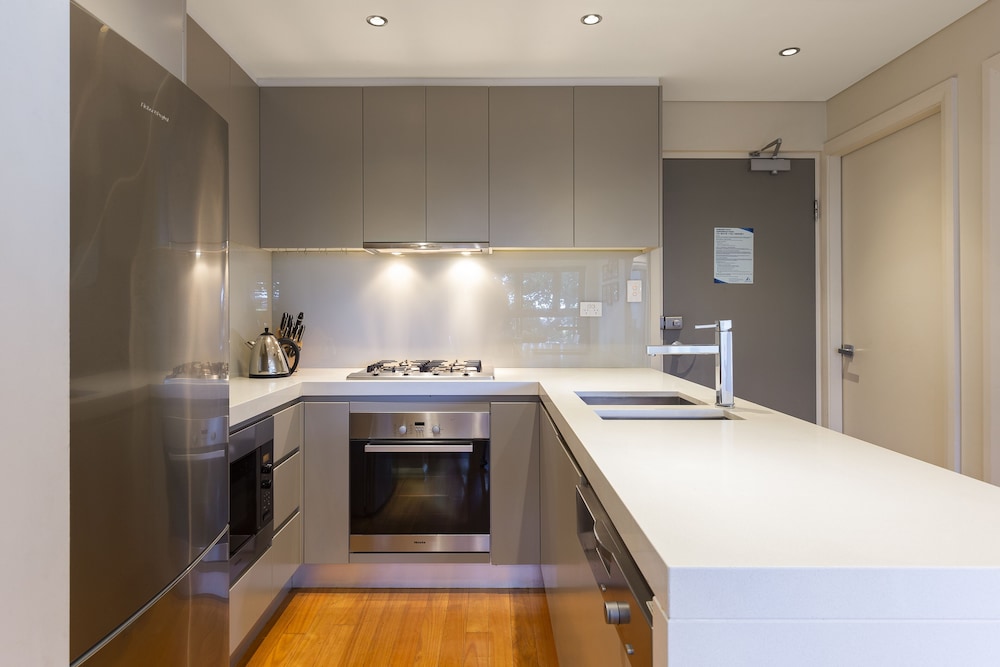 2 Bdrm North Sydney with harbour views view 3