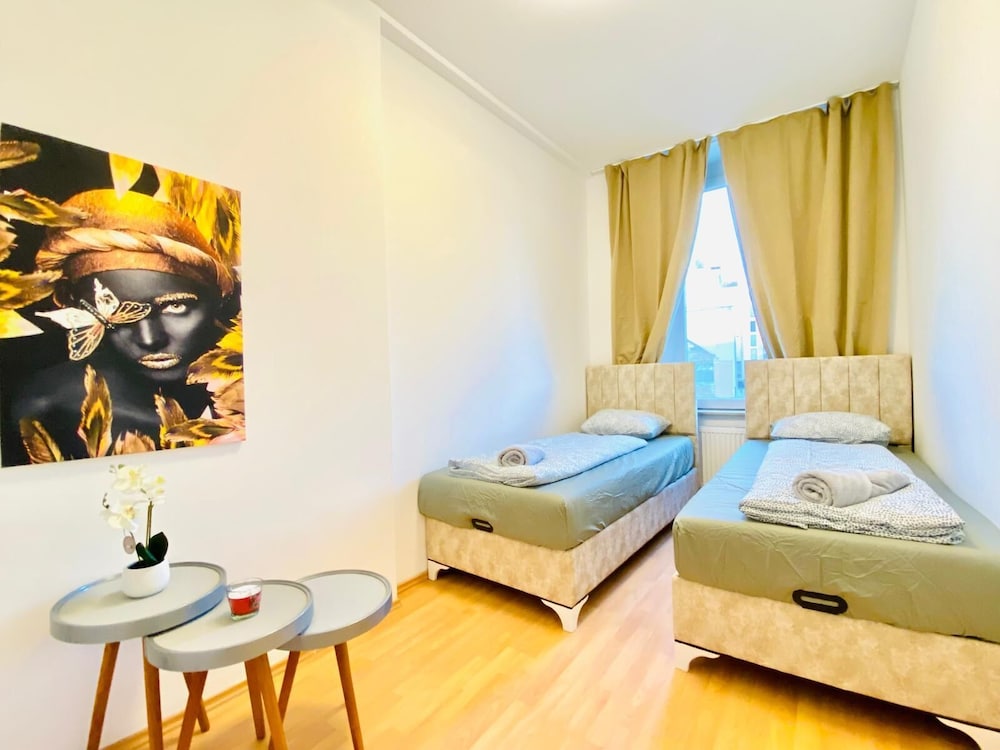 5 Bedroom Apartment near Schonbrunn