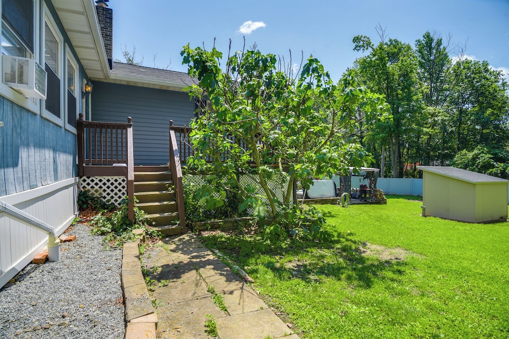 Outdoor Oasis + Hot Tub: Maryland Home w/ Bar!