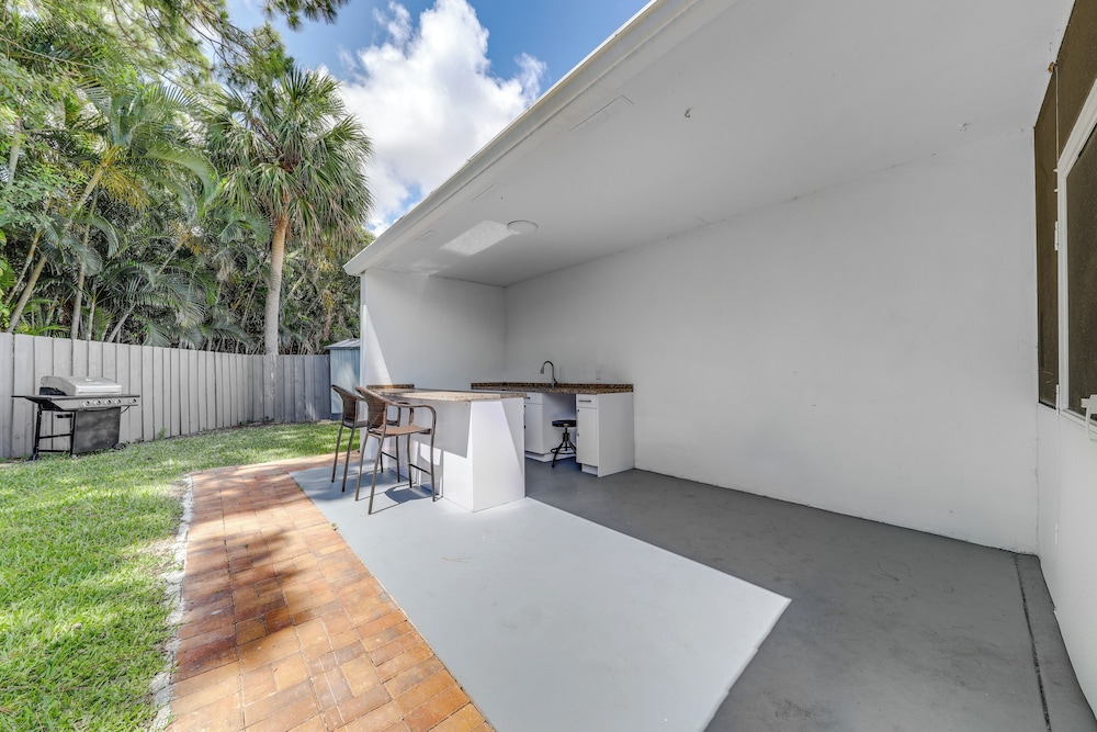 Delray Beach Home w/ Pool ~ 4 Mi to Beach!