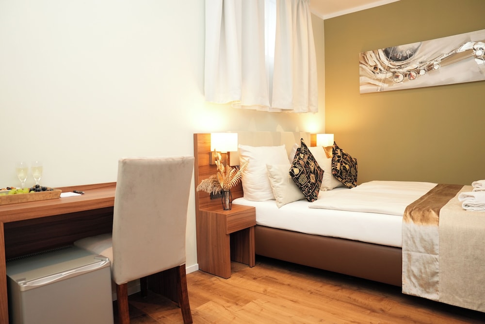 Frankfurt Vacations - Hotel Attache - Property Image 101