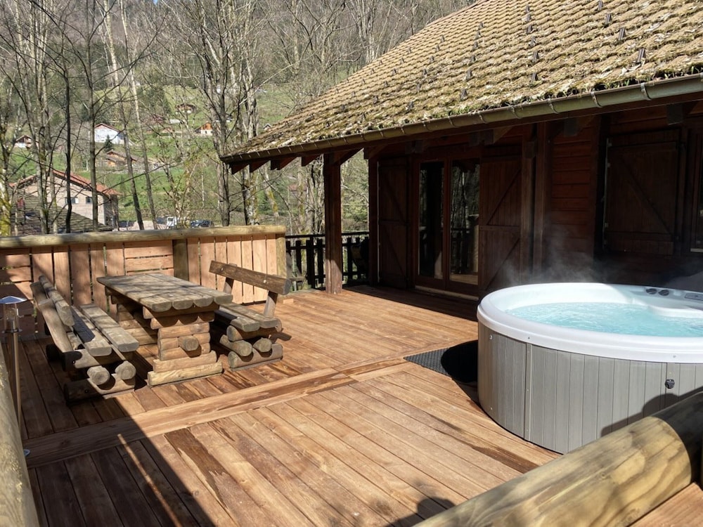 LE Renne Chalet en Bois au Calme Avec SPA Jacuzzi