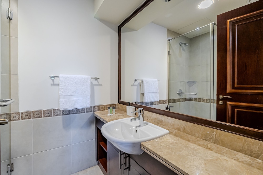 Fairmont South Residence 412