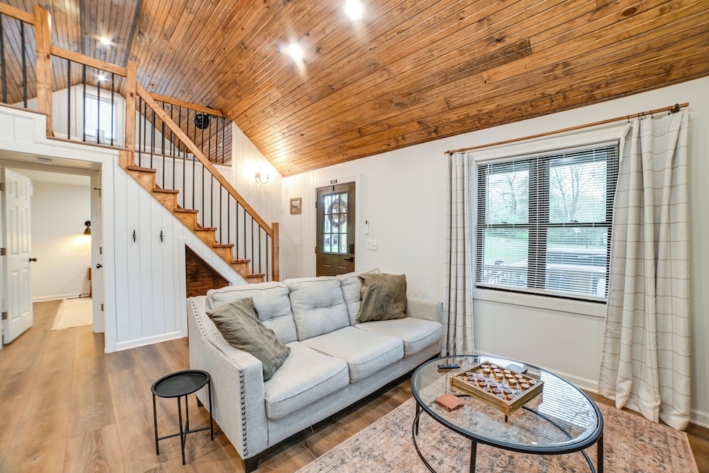 Walk to Marina: Springville Cabin w/ Fire Pit!