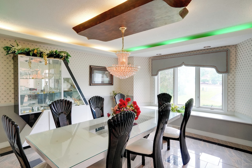 Luxury Mansion Rental w/ Rec Room in Niskayuna!