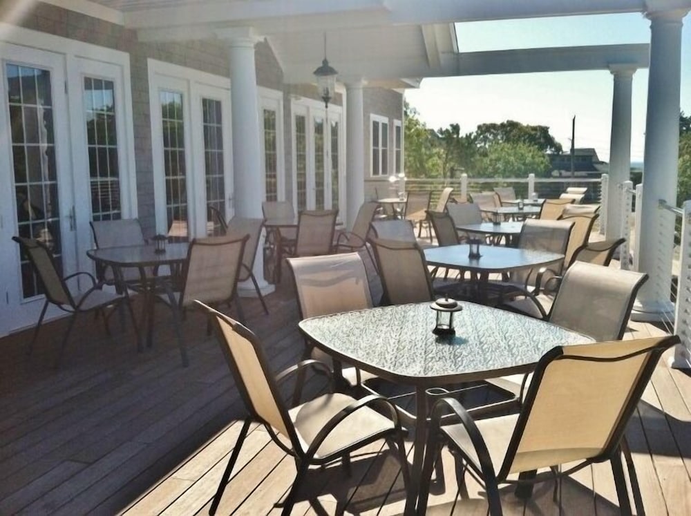 Charming East Falmouth Home: Walk to Private Beach