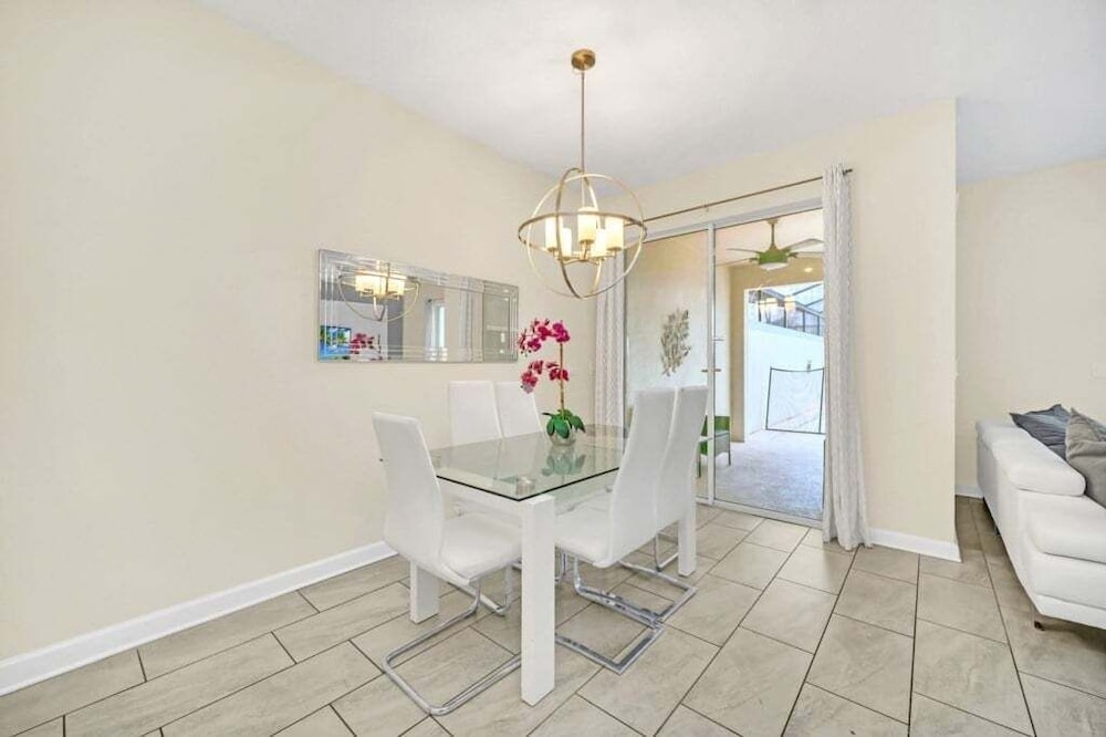 Beautiful Paradise Palms Retreat 4 Bedroom Townhouse