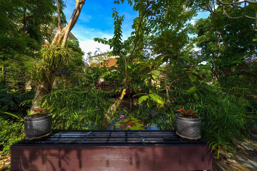 Fantastic Resort Near Town Location BS88