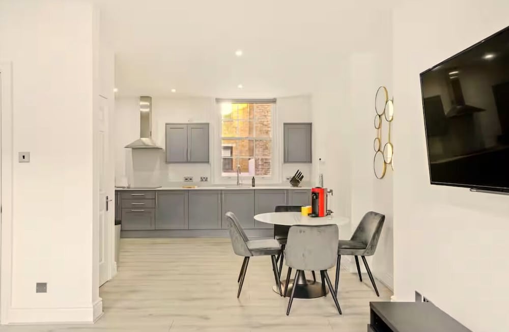 Flat 2 Beauchamp Place
