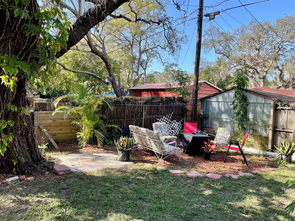Gulf Side Getaway near Downtown Beaches