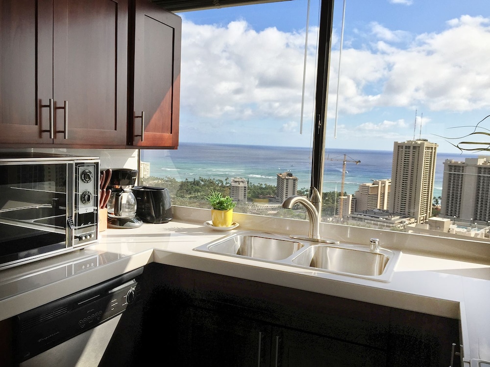 Hawaiian Monarch by Hawaii Ocean Club