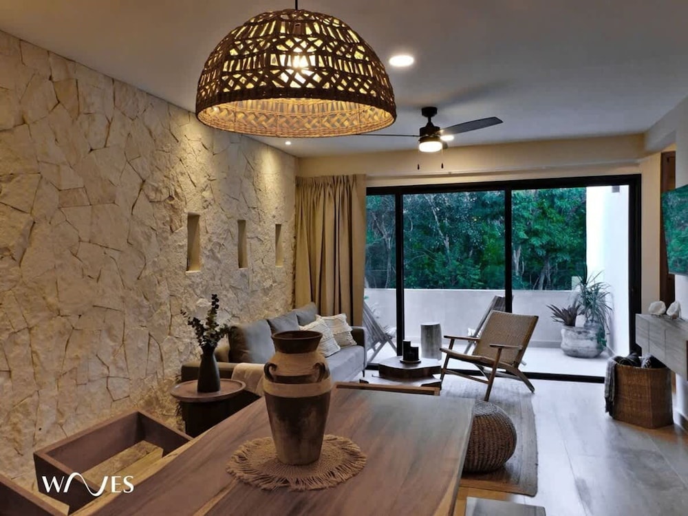 2 BR Amazing Pool Top Amenities Wifi 2FL Gym