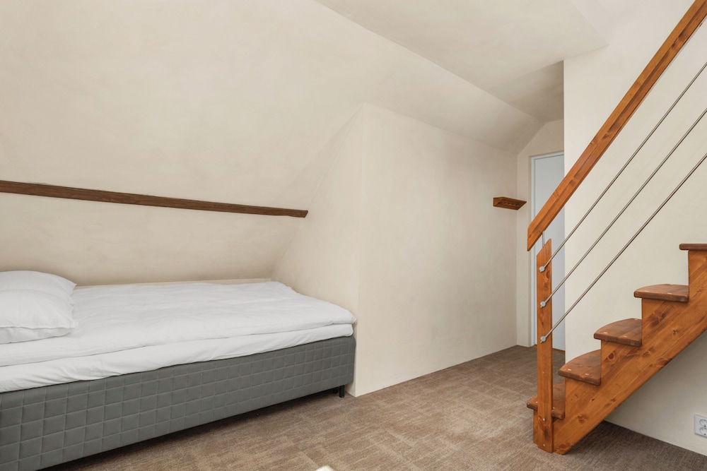 Central Guest House - Private Bathroom