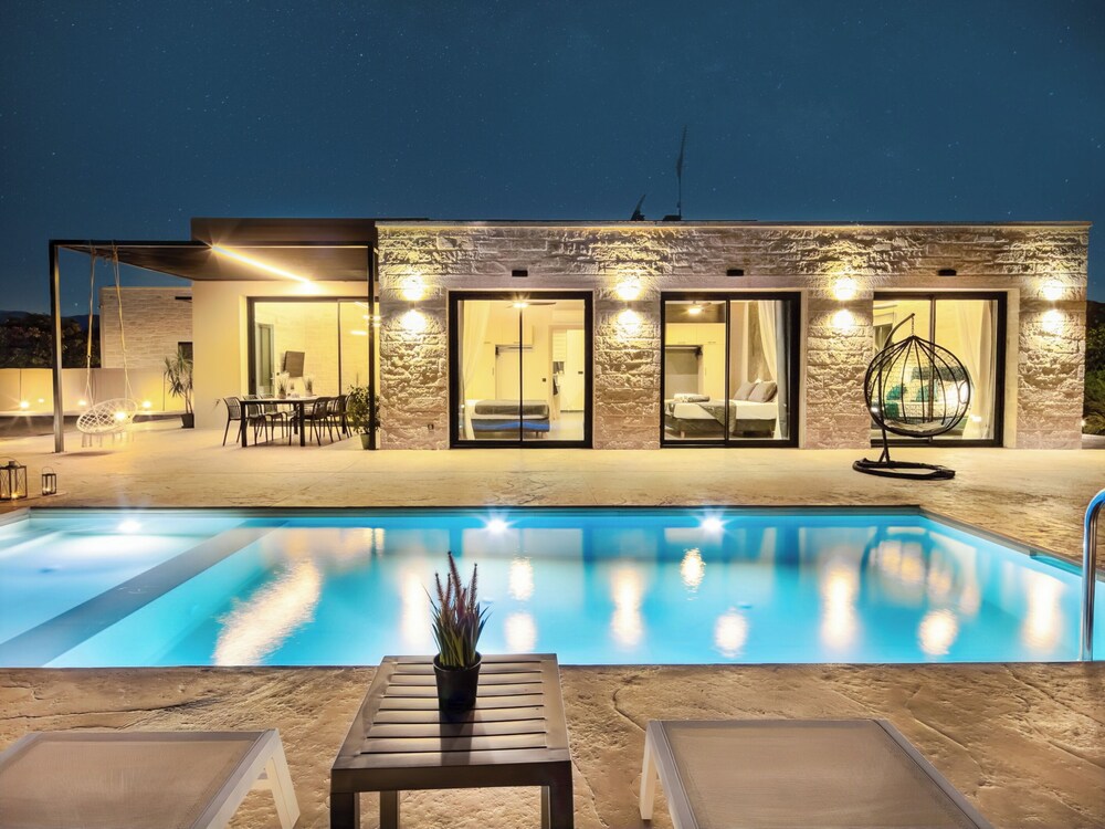 PanStel Luxury Villas - pools & jacuzzi