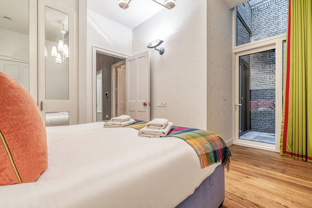 Luxury flats near Big Ben and London Eye