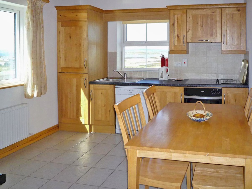 Old Barn Cottage Heir Island by Trident Holiday Homes view 4