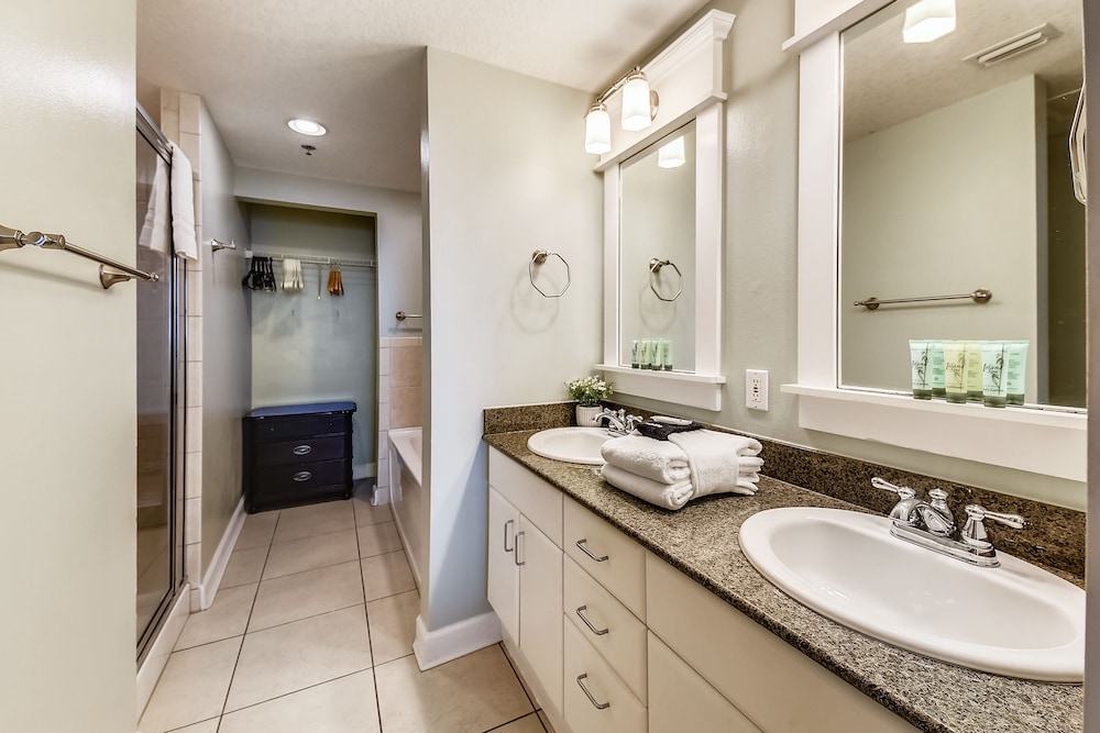 Grand Panama Beach Resort by Book That Condo