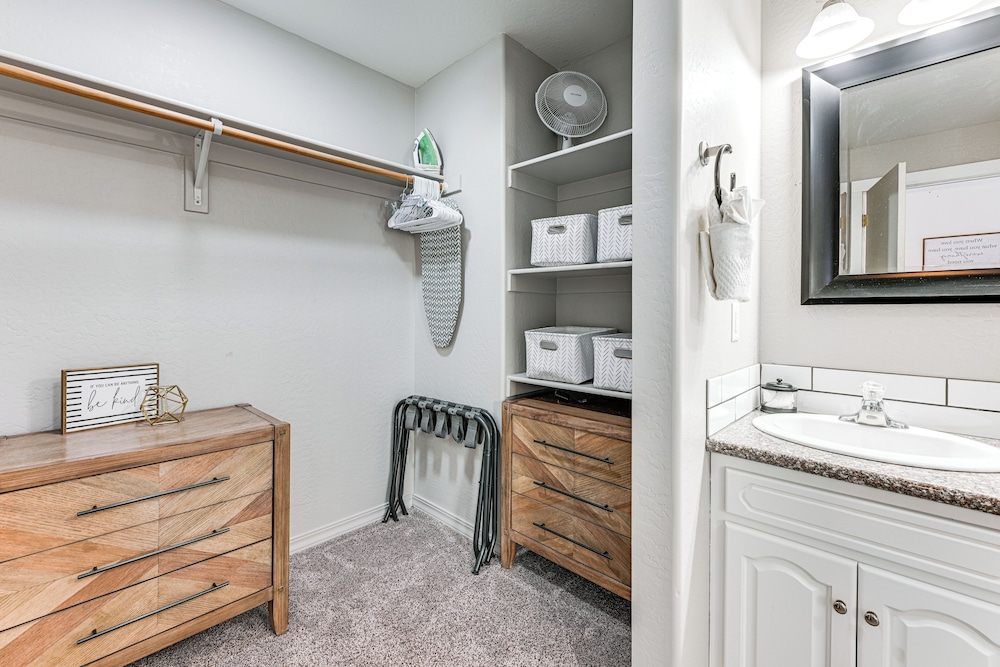 4 Mi to Lake Powell: Retreat w/ Game Room!