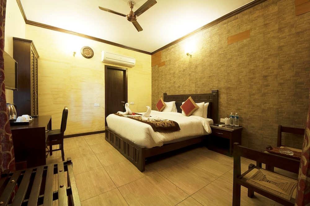 Tuskar's Riverside Resort