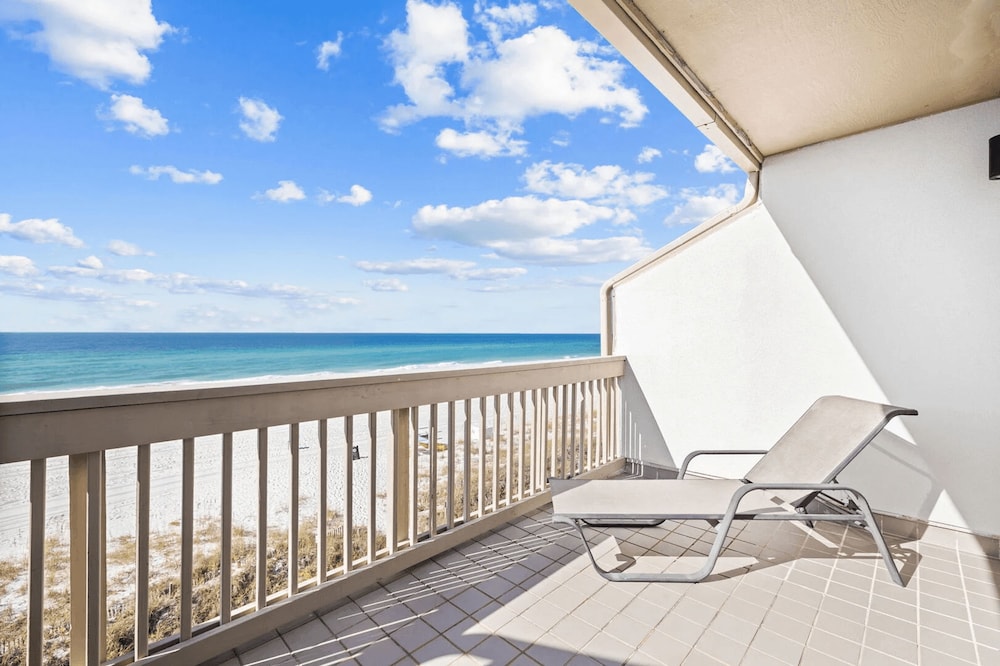 Blue Marlin by Avantstay Beachfront w Views Pool Access Beach Chairs