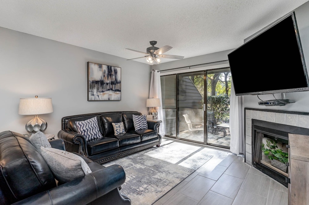Beautifully remodeled 2 bedroom villa - 12D West Hyde Park 2 Villa view 4