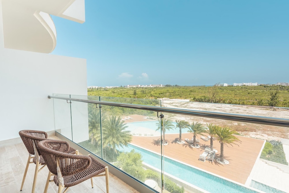 Modern Loft With Views in Exclusive Tower