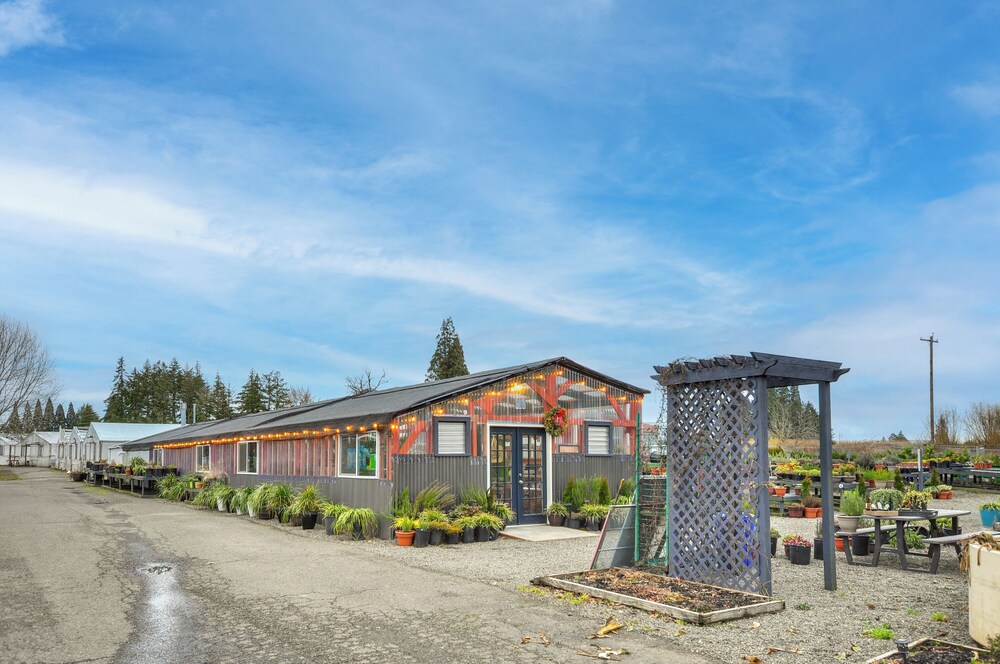 5 Mi to Forest Grove: Historic Farmland Escape