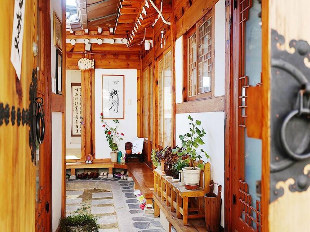 Inwoo House