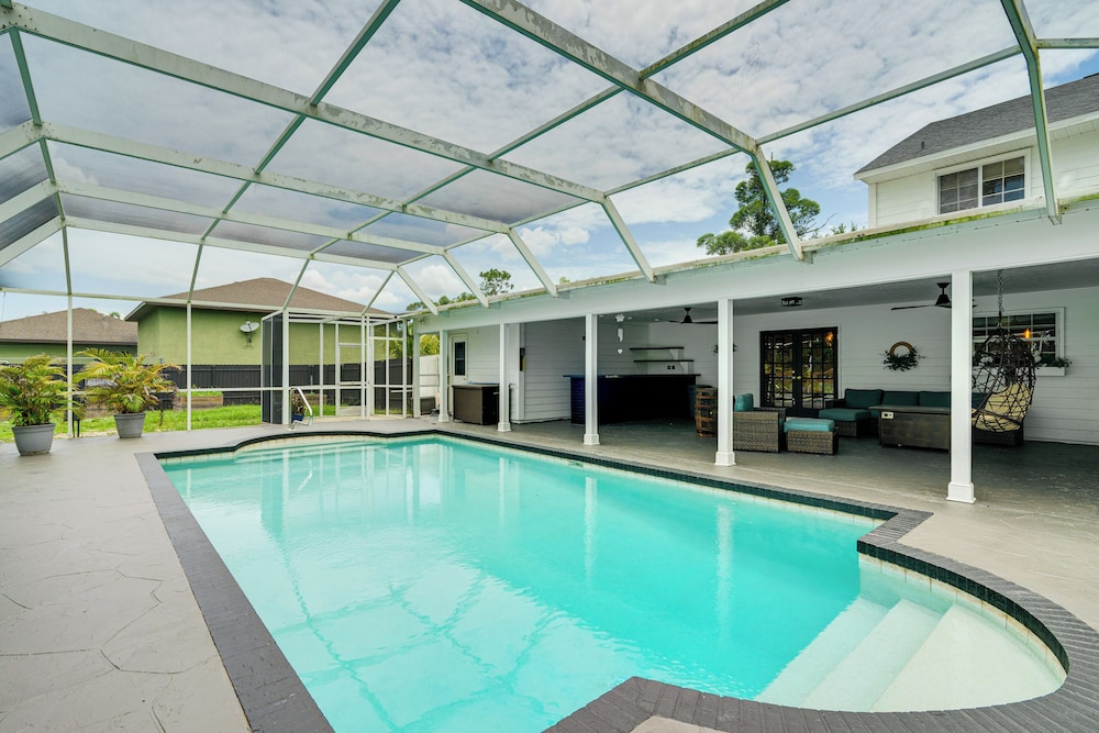 Private Pool & Yard: Family Retreat in Cape Coral