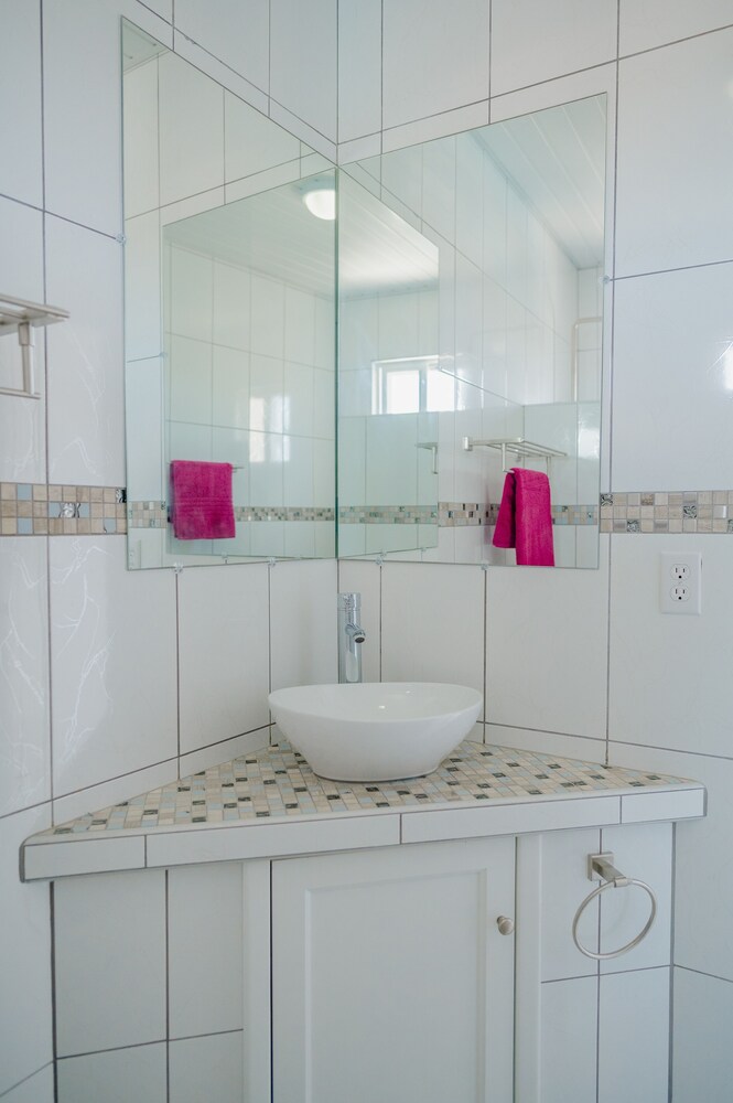 Modern 1-bedroom-apartment 2 km From Eagle Beach