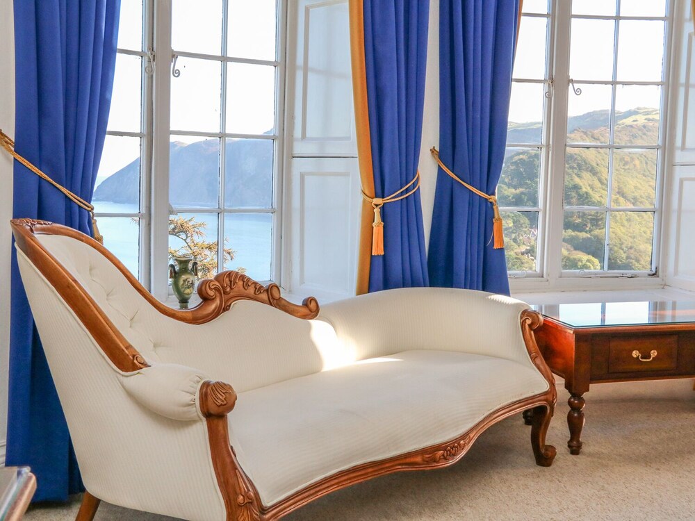 Lynton Vacations - Bayview Tower - Property Image 5