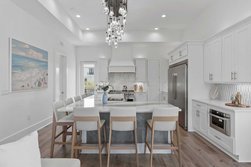 Pool, Hot Tub, Firepit, Walk to Beach Near Gulf Place