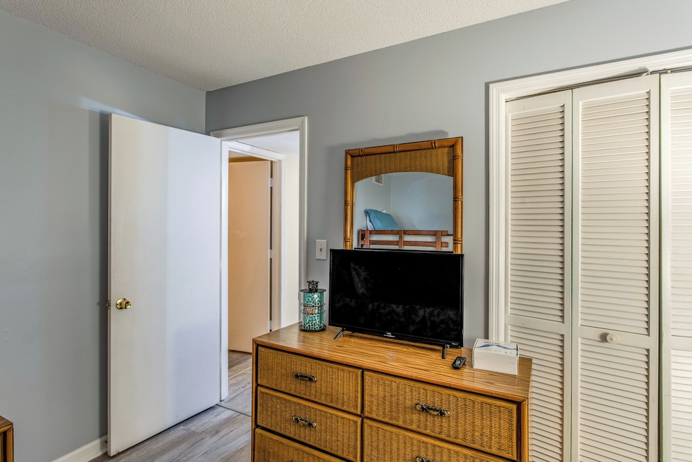 Direct Beach Access! Walkable Condo on Ocean Blvd