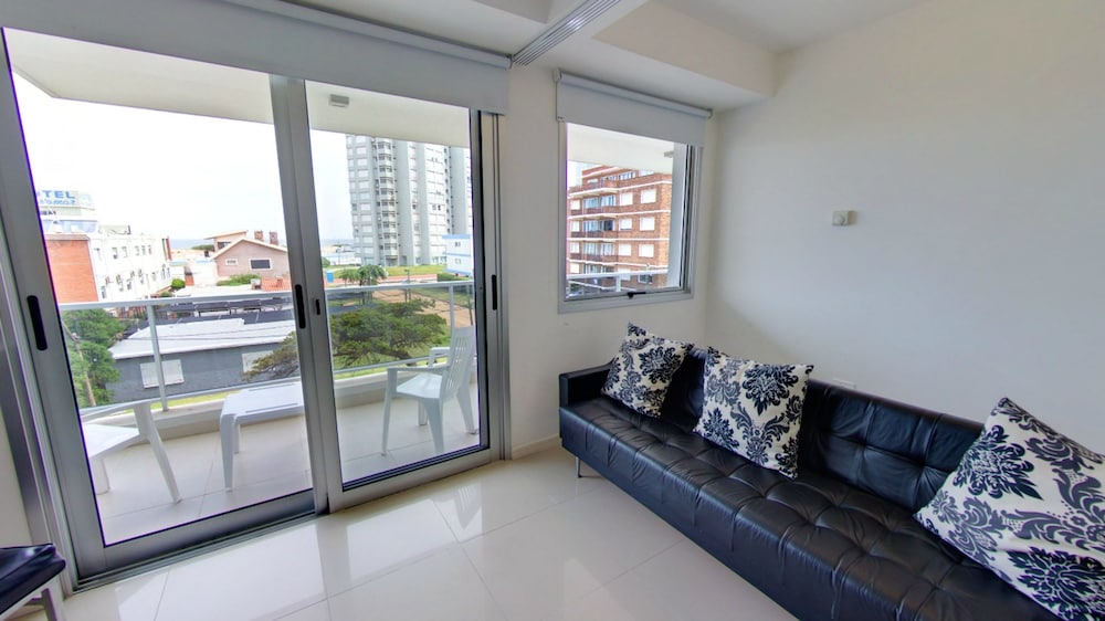 Arenas del Mar Apartments