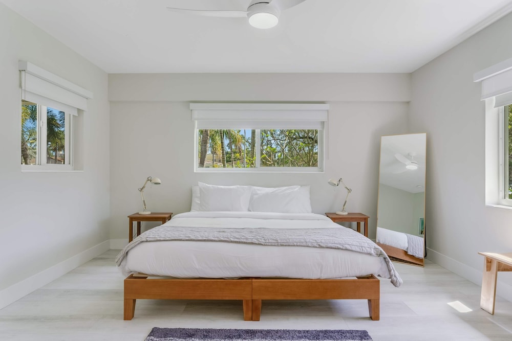 Sunshine Edit- Contemporary Yard and Near Beach