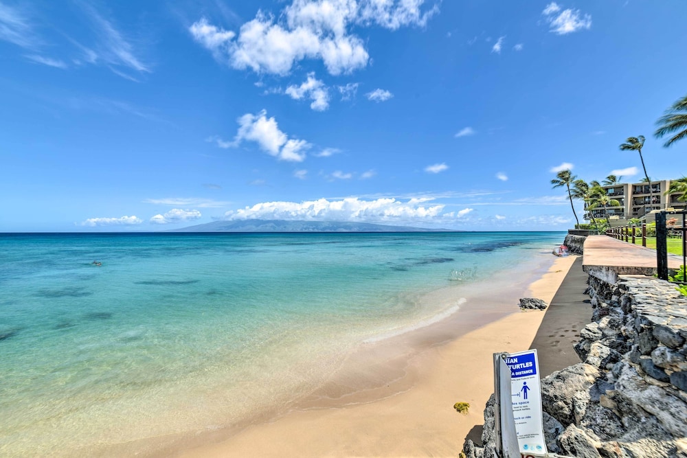 Beachfront Condo: Sunset Views & Pool Access! view 3