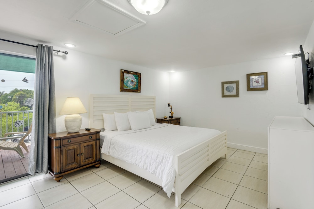 Walk to Beach: Florida Keys Gem w/ Ocean Views