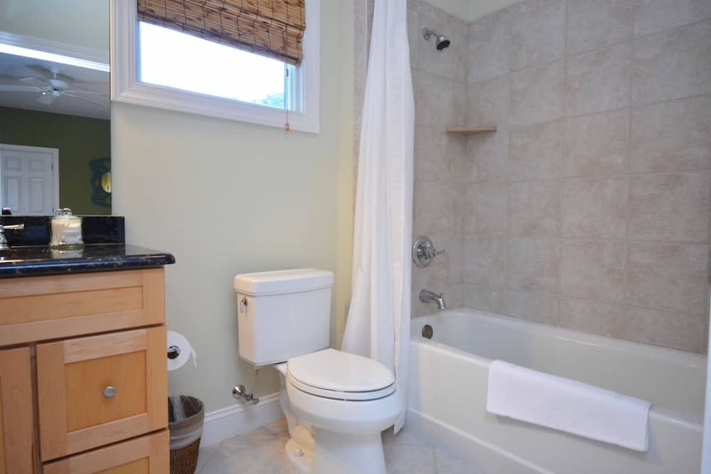 Island Time - Pet Friendly and Minutes From Beach