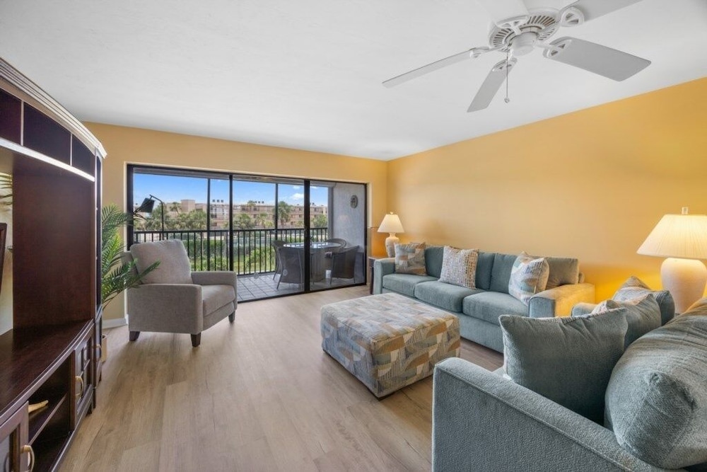 Sandpebble 3f 2 Bedroom Condo