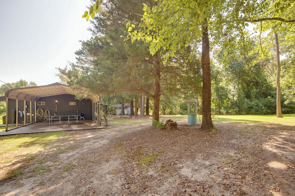 Secluded Getaway on ~10 Acres in The Piney Woods!