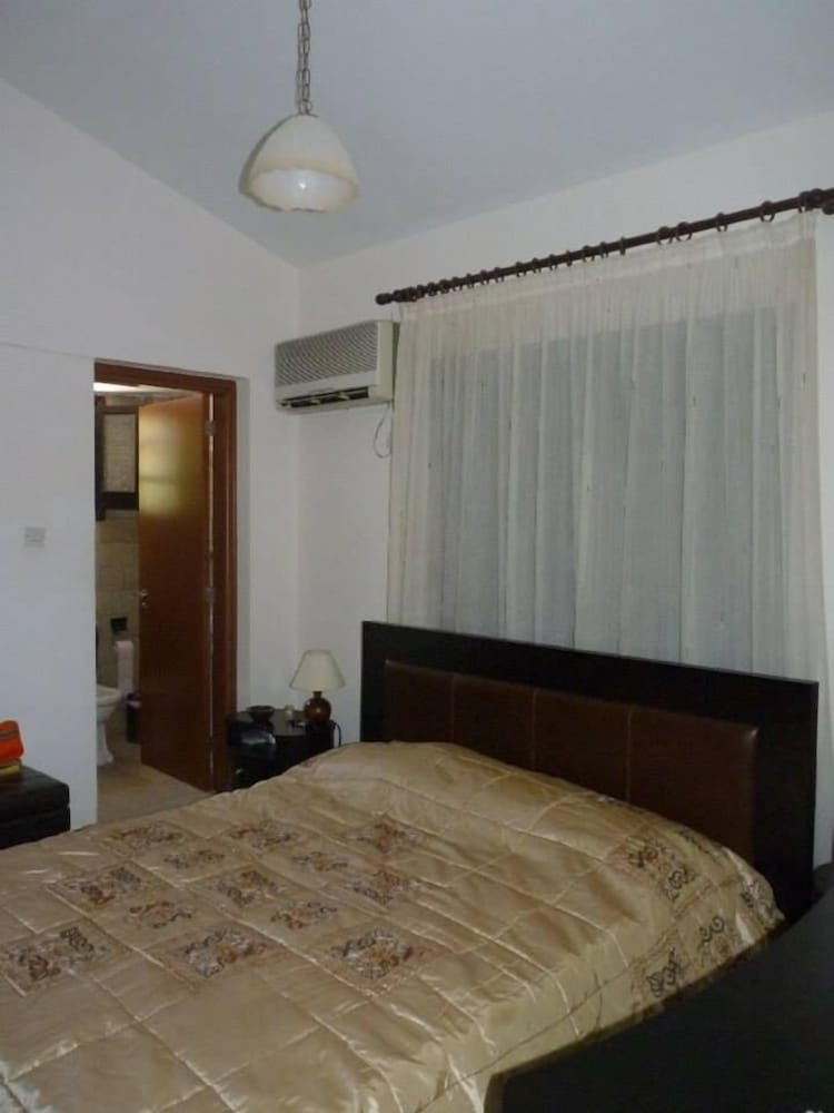 De Michanna Properties