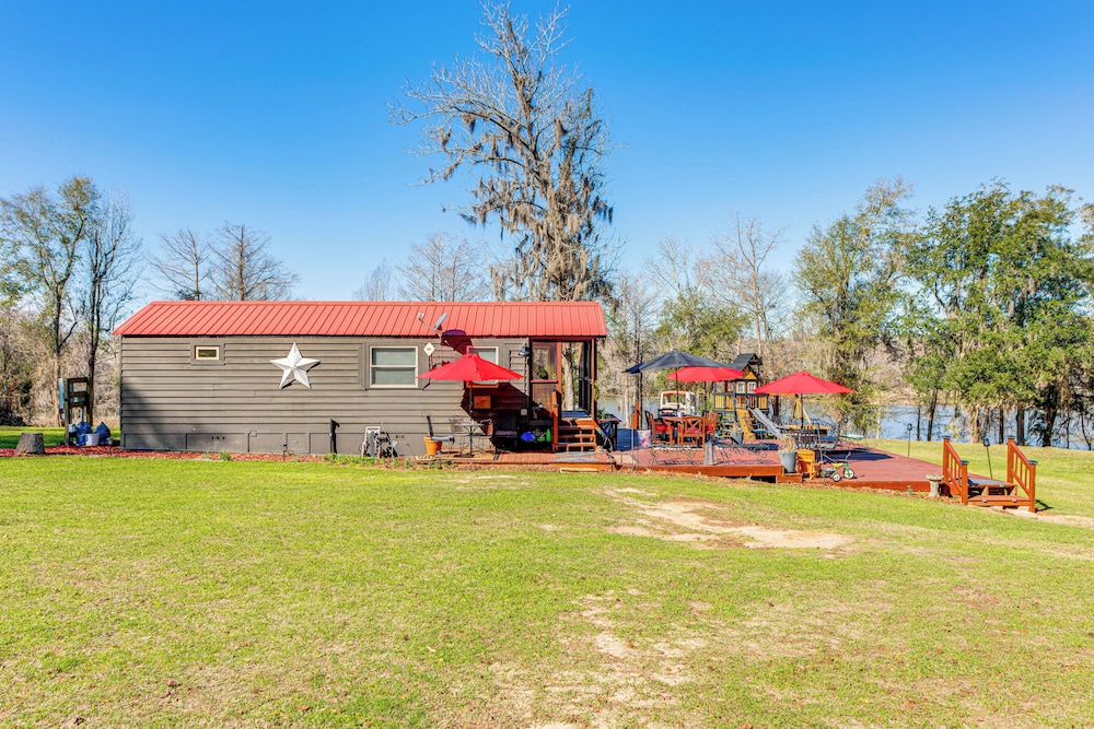 Lakefront Cabin in Brinson: Behind the Moon
