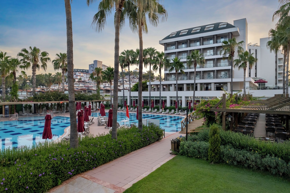 Trendy Palm Beach (Adults Only, 16+)