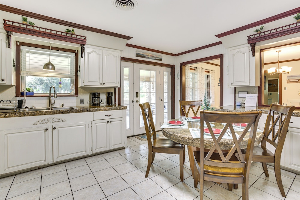 Fish & Explore: Serene Home on Bayou Petit Caillou