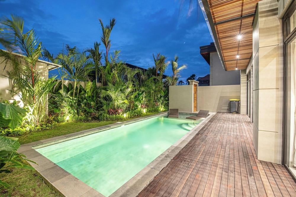 Exquisite 5BR Canggu Villa Steps From the Beach