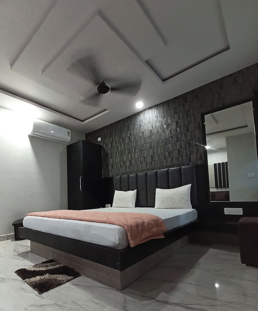 Shree Radhe Palace