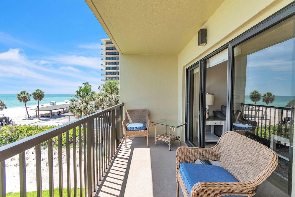 Land's End 11-306 Beach Front - Premier