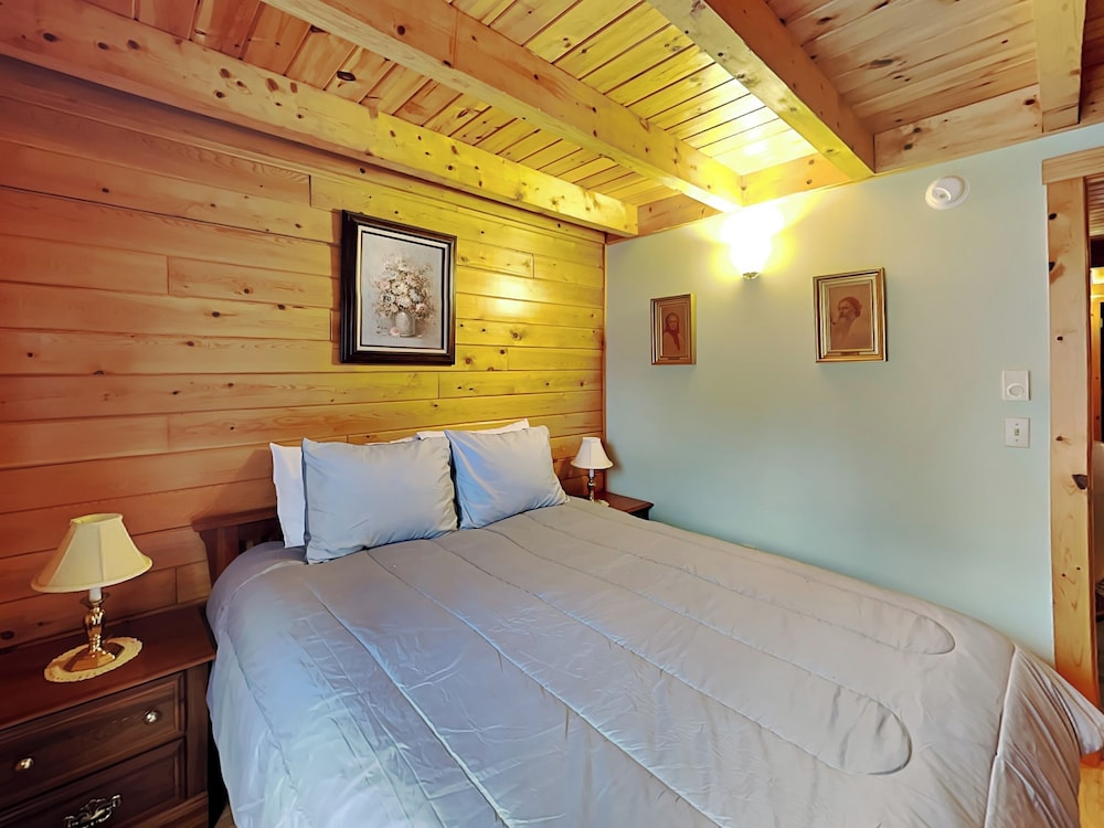The Old World Chalet by Taylor Made Deep Creek